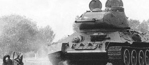 Perro antitanque, yendo hacia un tanque de guerra alemán
