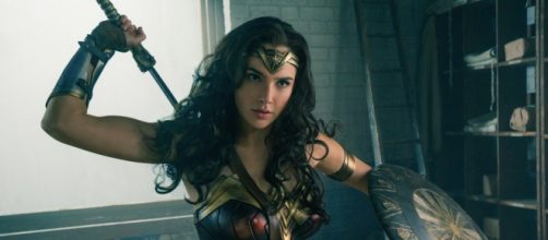 Gal Gadot dans le rôle de Wonder Woman, Warner Bros répond aux rumeurs