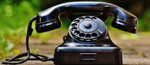 Un telefono vecchio stile © Pexels