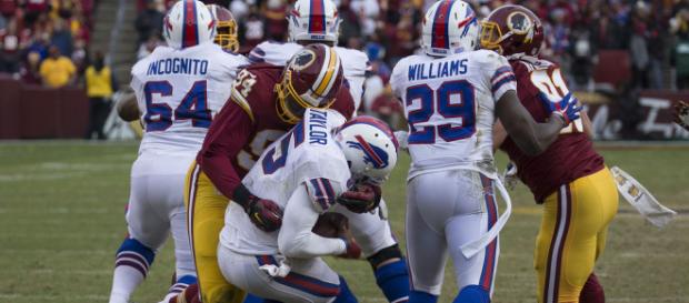Preston Smith, Tyrod Taylor | Bills at Redskins 12/20/15 | Flickr - flickr.com Preston Smith, Tyrod Taylor | Bills at Redskins 12/20/15 | Flickr - flickr.com
