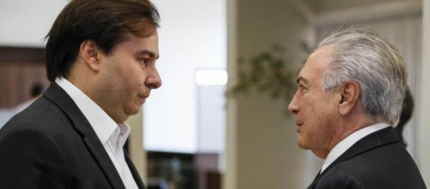 Rodrigo Maia decidiu 'enfrentar' o presidente Michel Temer Rodrigo Maia decidiu 'enfrentar' o presidente Michel Temer