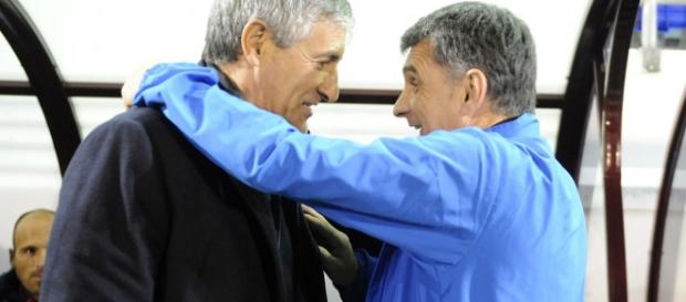 Setién y Mendilíbar se saludan amistosamente en un partido entre Las Palmas y Eibar Setién y Mendilíbar se saludan amistosamente en un partido entre Las Palmas y Eibar