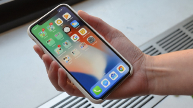 Apple iPhone X, e non solo, preso di mira da Samsung