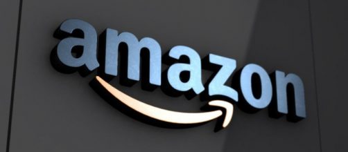 Amazon holds 'Jobs Day' at Fall River distribution center | WJAR - turnto10.com