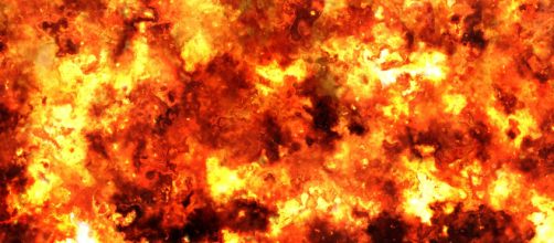 Fuoco e incendio a Copertino dopo l'esplosione di una bombola.