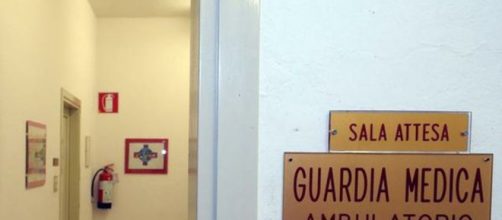 In un ambulatorio della Guardia Medica di Bari, un paziente ha violentato la dottoressa che già molestava da tempo, ed è stato arrestato.