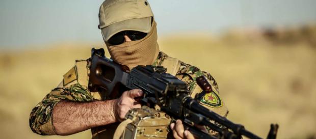 Anti Islamic State fighter preparing to attack - KURDISHSTRUGGLE - Flickr Anti Islamic State fighter preparing to attack - KURDISHSTRUGGLE - Flickr