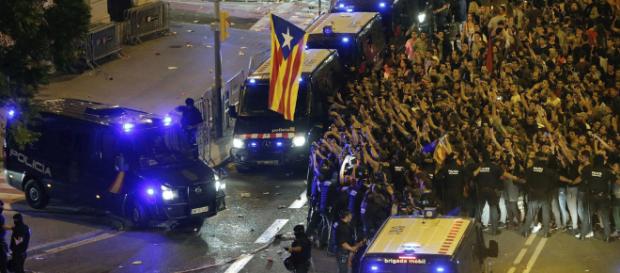 El vía crucis de policías y guardias civiles en pueblos catalanes ... - elespanol.com El vía crucis de policías y guardias civiles en pueblos catalanes ... - elespanol.com