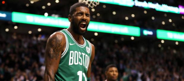 Kyrie Irving comemorando cesta dos Celtics no TD Garden Kyrie Irving comemorando cesta dos Celtics no TD Garden