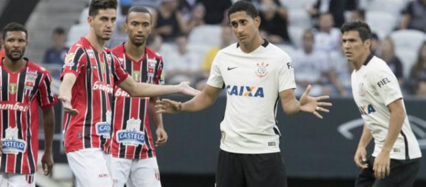 Mesmo negociando com Pablo, Corinthians quer contratar outro zagueiro Mesmo negociando com Pablo, Corinthians quer contratar outro zagueiro