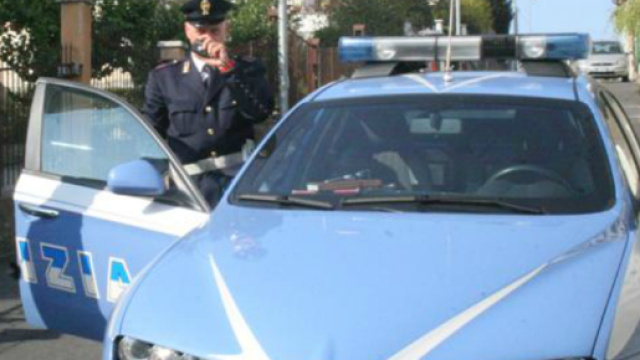 Calabria, 31enne si accoltella in pieno centro