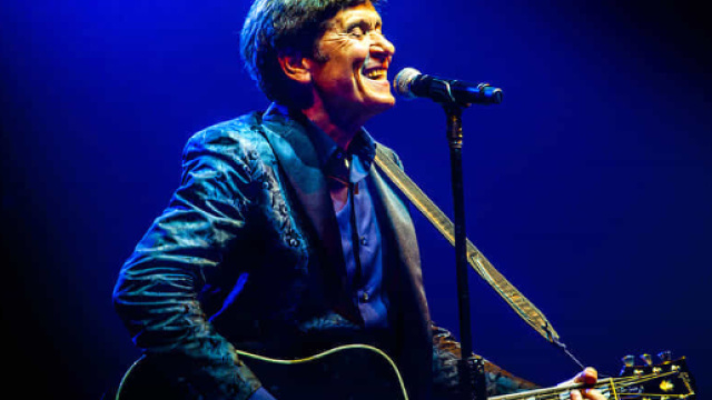 Gianni Morandi a Foggia: foto e firmacopie al 'Grandapulia' - foggiatoday.it