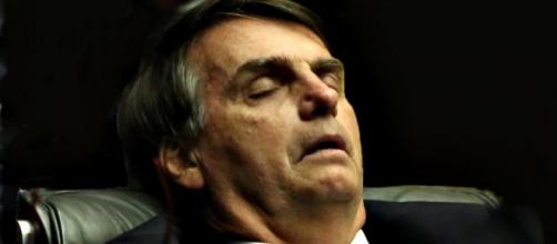 Deputado Jairo Bolsonaro dormindo em sessão plenária da Câmara