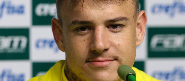 O atacante é uma promessa do alviverde O atacante é uma promessa do alviverde