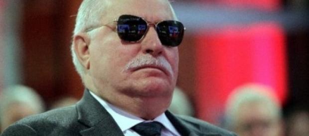 Wałęsa obiecuje: 'Od dziś zacznę sypać' (fot. alexjones.pl) Wałęsa obiecuje: 'Od dziś zacznę sypać' (fot. alexjones.pl)