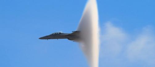 Scherzo Da Top Gun Disegna Un Fallo Gigante In Cielo E