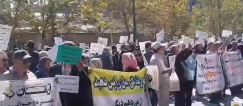Protesters in Tehran demand justice against regime-affiliated institutions. [Image Credit: Iranncr/YouTube]