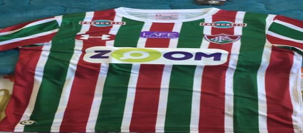 Zoom, nova patrocinadora master do Fluminense (Foto: Reprodução/Twitter) Zoom, nova patrocinadora master do Fluminense (Foto: Reprodução/Twitter)