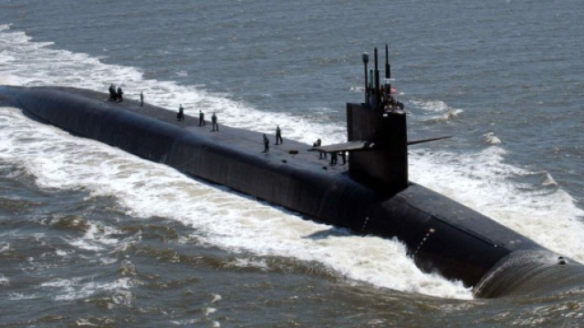 Un sottomarino mentre &egrave; in superficie.