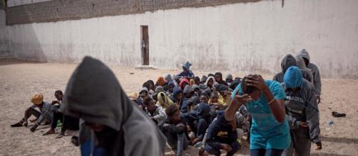 Des migrants africains esclaves qui vont peut-être quitter la Libye pour l'Europe