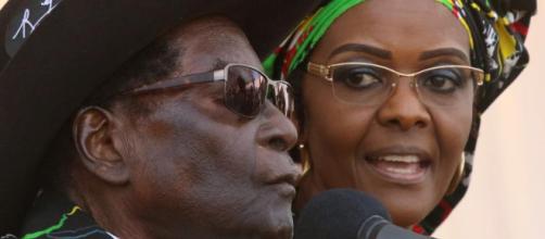 Robert Mugabe et son épouse Grâce, débarqués du pouvoir