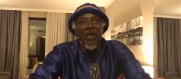 Alpha Blondy et Booba réagissent face à la situation inacceptable en Libye où des migrants sont vendus comme esclaves. Alpha Blondy et Booba réagissent face à la situation inacceptable en Libye où des migrants sont vendus comme esclaves.