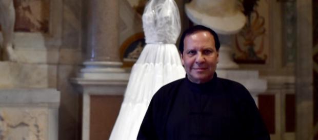 Azzedine Alaïa est mort à l'âge de 77 ans ce samedi 18 novembre. Azzedine Alaïa est mort à l'âge de 77 ans ce samedi 18 novembre.