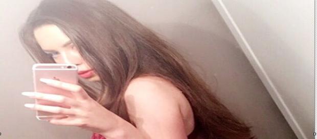 Jovem coloca a própria virgindade a venda Jovem coloca a própria virgindade a venda