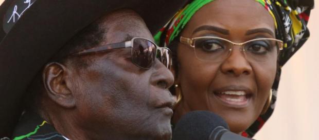 Robert Mugabe et son épouse Grâce, débarqués du pouvoir Robert Mugabe et son épouse Grâce, débarqués du pouvoir