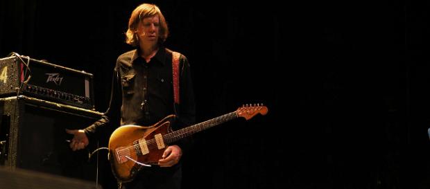 Thurston Moore, ex-guitarrista de la mítica banda Sonic Youth, durante su presentación en Le Guess Who 2017. Thurston Moore, ex-guitarrista de la mítica banda Sonic Youth, durante su presentación en Le Guess Who 2017.
