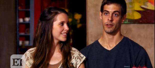 Why are the Duggar family allegedly angry at Derick Dillard?-Entertainment Tonight/YouTube Why are the Duggar family allegedly angry at Derick Dillard?-Entertainment Tonight/YouTube
