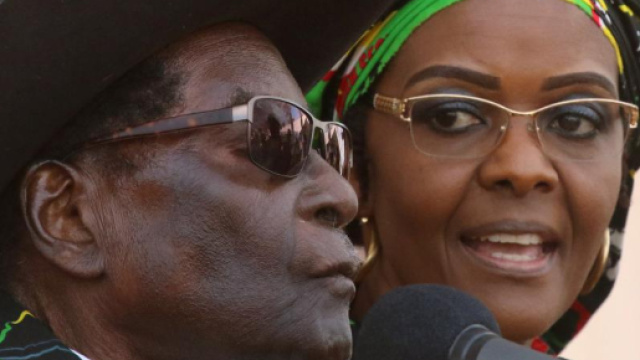 Robert Mugabe et son épouse Grâce, débarqués du pouvoir