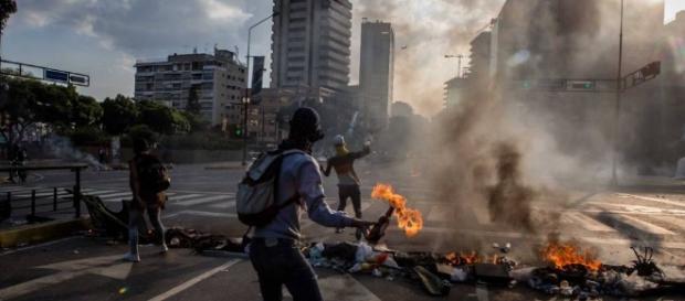 Las protestas en Venezuela en el añio 2017, durante más de tres meses. Las protestas en Venezuela en el añio 2017, durante más de tres meses.