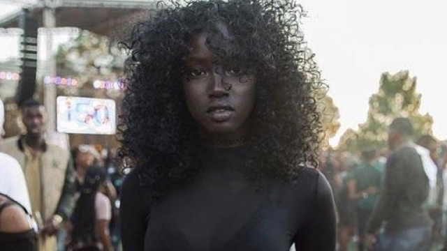 Cliché viral d'Anok Yai posté sur le compte Instagram TheSUNK.