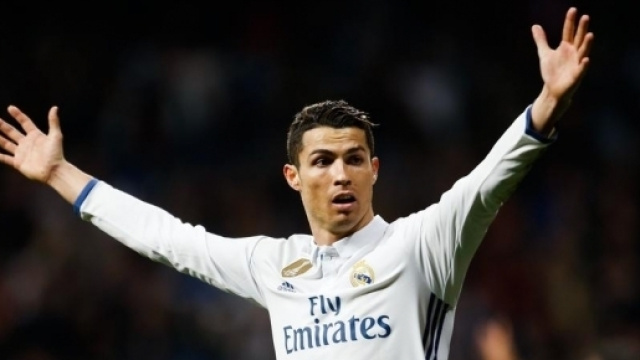 Cristiano Ronaldo mécontent de Florentino Perez au Real Madrid - foot01.com