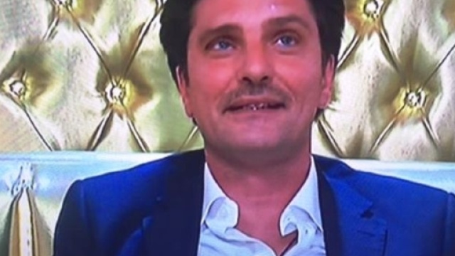 Grande Fratello Vip: Lorenzo Flaherty lascia la casa per poi tornare