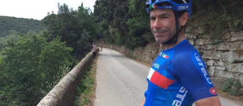 Brutta disavventura per Davide Cassani - cicloweb.it