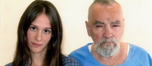 Charles Manson, il serial killer si sposa con una ragazza di 26 anni - fanpage.it