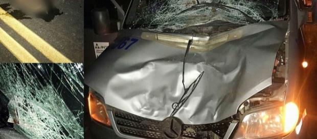 A frente do veículo ficou totalmente destruída A frente do veículo ficou totalmente destruída