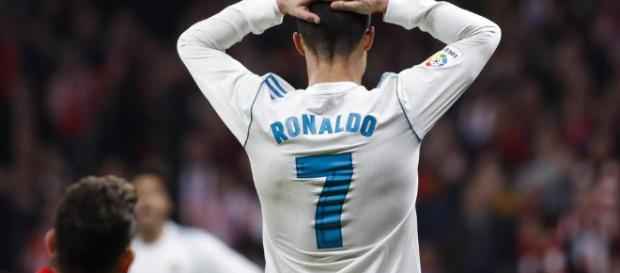 CR7 tratando de salir adelante CR7 tratando de salir adelante