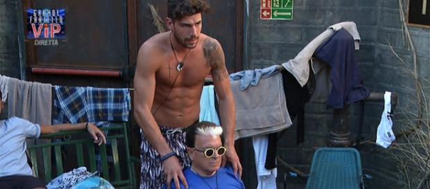 GF Vip, Ignazio Moser insultato GF Vip, Ignazio Moser insultato