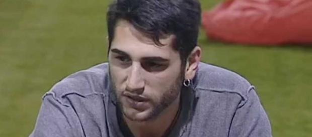 Jeremias si sbottona sul suo segreto: "Sento che potrei aiutare ... - bitchyf.it Jeremias si sbottona sul suo segreto: "Sento che potrei aiutare ... - bitchyf.it