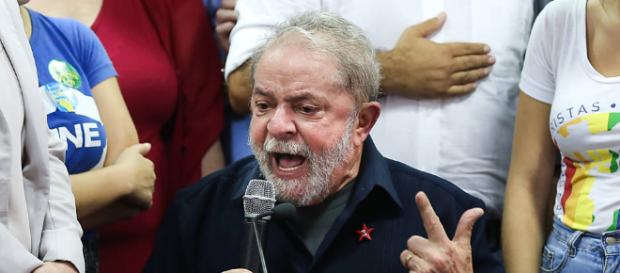 Lula disse que não é da extrema esquerda e que o deputado Bolsonaro não é da extrema direita em discurso Lula disse que não é da extrema esquerda e que o deputado Bolsonaro não é da extrema direita em discurso