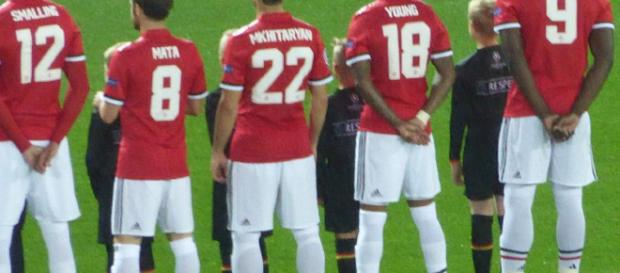 Manchester United players in a past match(image via Ardfern/Wikimedia Commons) Manchester United players in a past match(image via Ardfern/Wikimedia Commons)