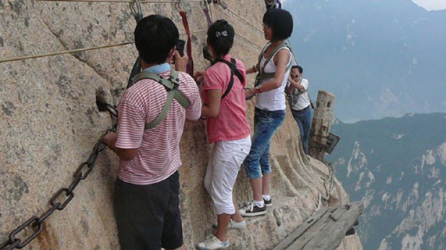 15 lieux extrêmement dangereux que seuls les casses-cou osent ... - buzzly.fr