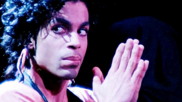Prince in una scena tratta dal film "Sign o' the Times - al cinema solo il 21 e 22 Novembre 2017