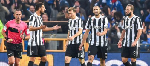 Calciatori della Juventus durante la partita contro la Sampdoria (via Tuttosport)