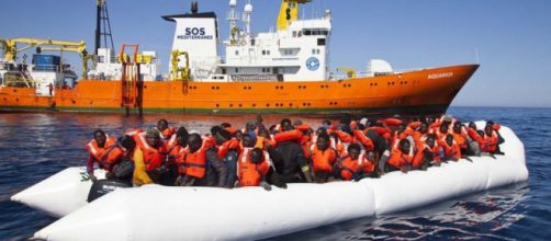 La nave Aquarius della Ong Sos Mediterranee impegnata nel salvataggio dei migranti nel Mediterraneo