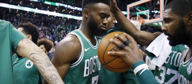 Jaylen Brown et Kyrie Irving grands artisans de la série des Celtics ! Jaylen Brown et Kyrie Irving grands artisans de la série des Celtics !
