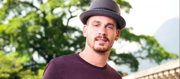 La Villa des Coeurs Brisés 3 : Raphaël Pépin s'apprête à concurrencer Jeremstar avec sa chaîne Youtube. La Villa des Coeurs Brisés 3 : Raphaël Pépin s'apprête à concurrencer Jeremstar avec sa chaîne Youtube.
